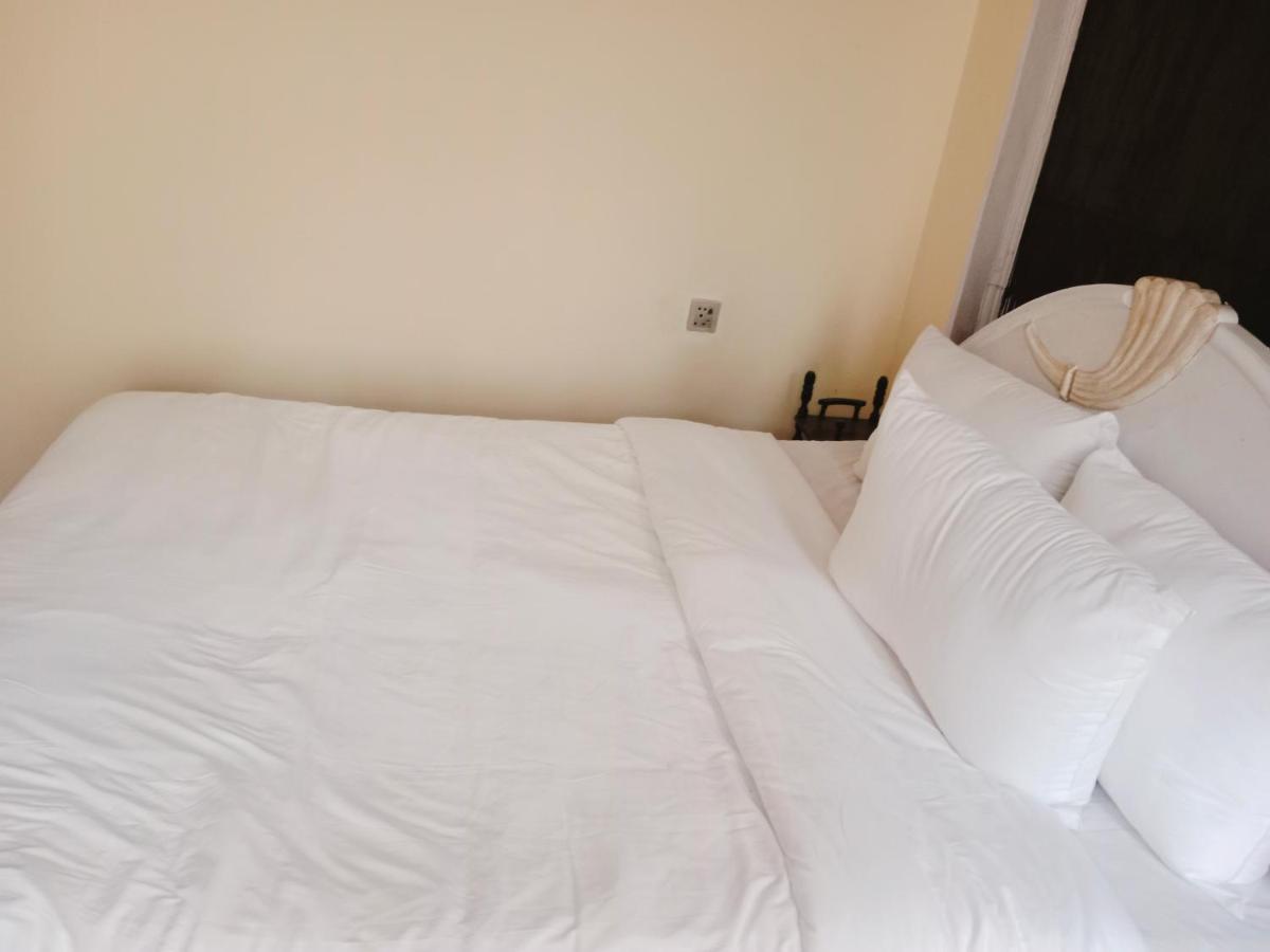 Golden Ibex Resort Скарду Екстериор снимка