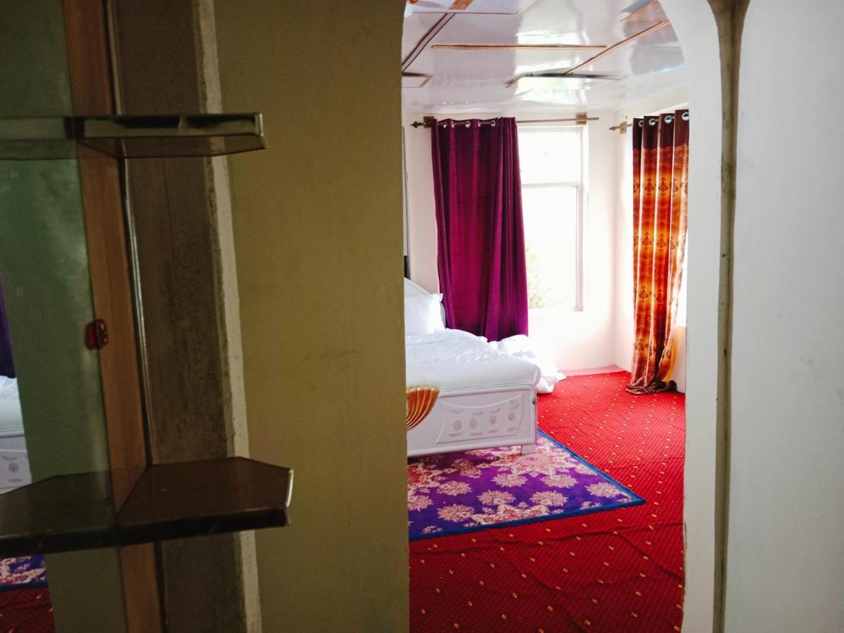 Golden Ibex Resort Скарду Екстериор снимка