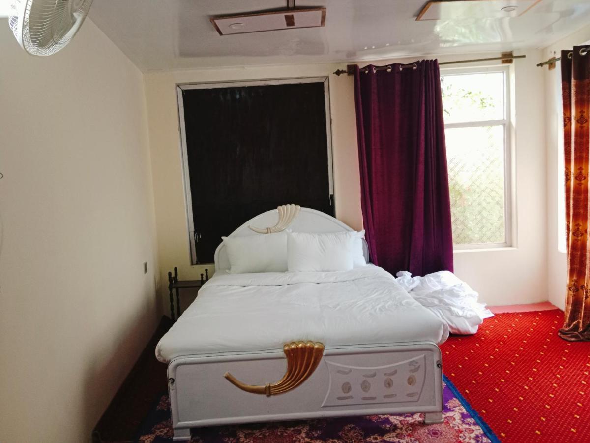 Golden Ibex Resort Скарду Екстериор снимка