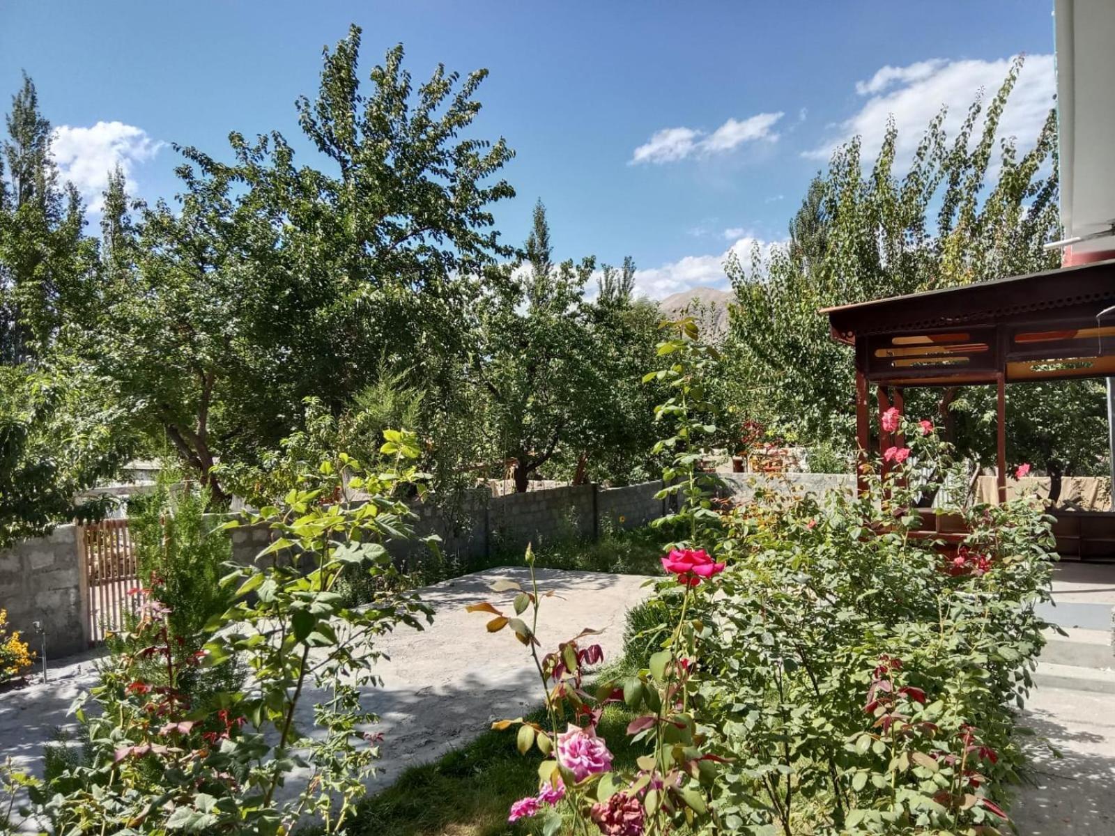 Golden Ibex Resort Скарду Екстериор снимка