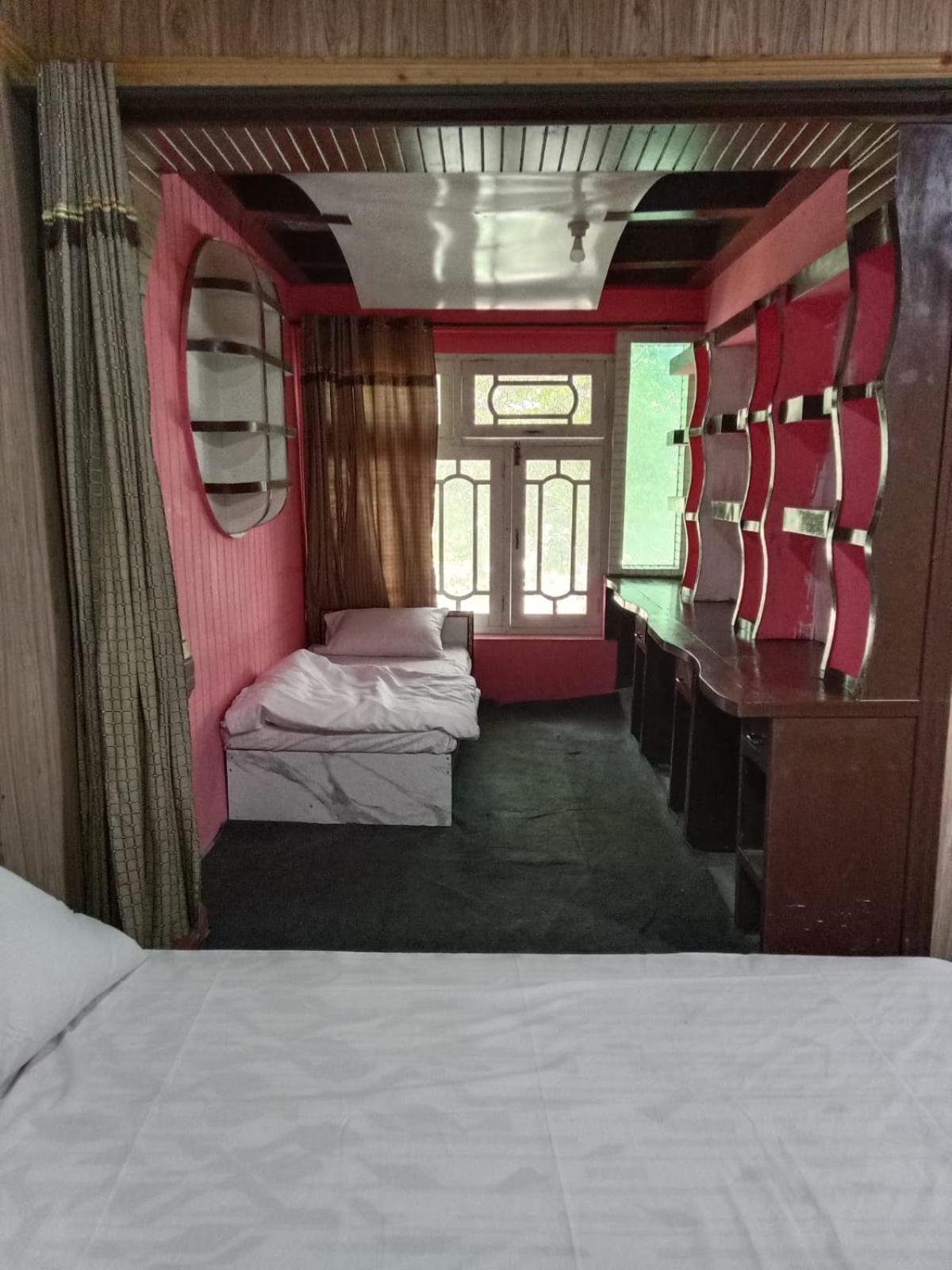 Golden Ibex Resort Скарду Екстериор снимка