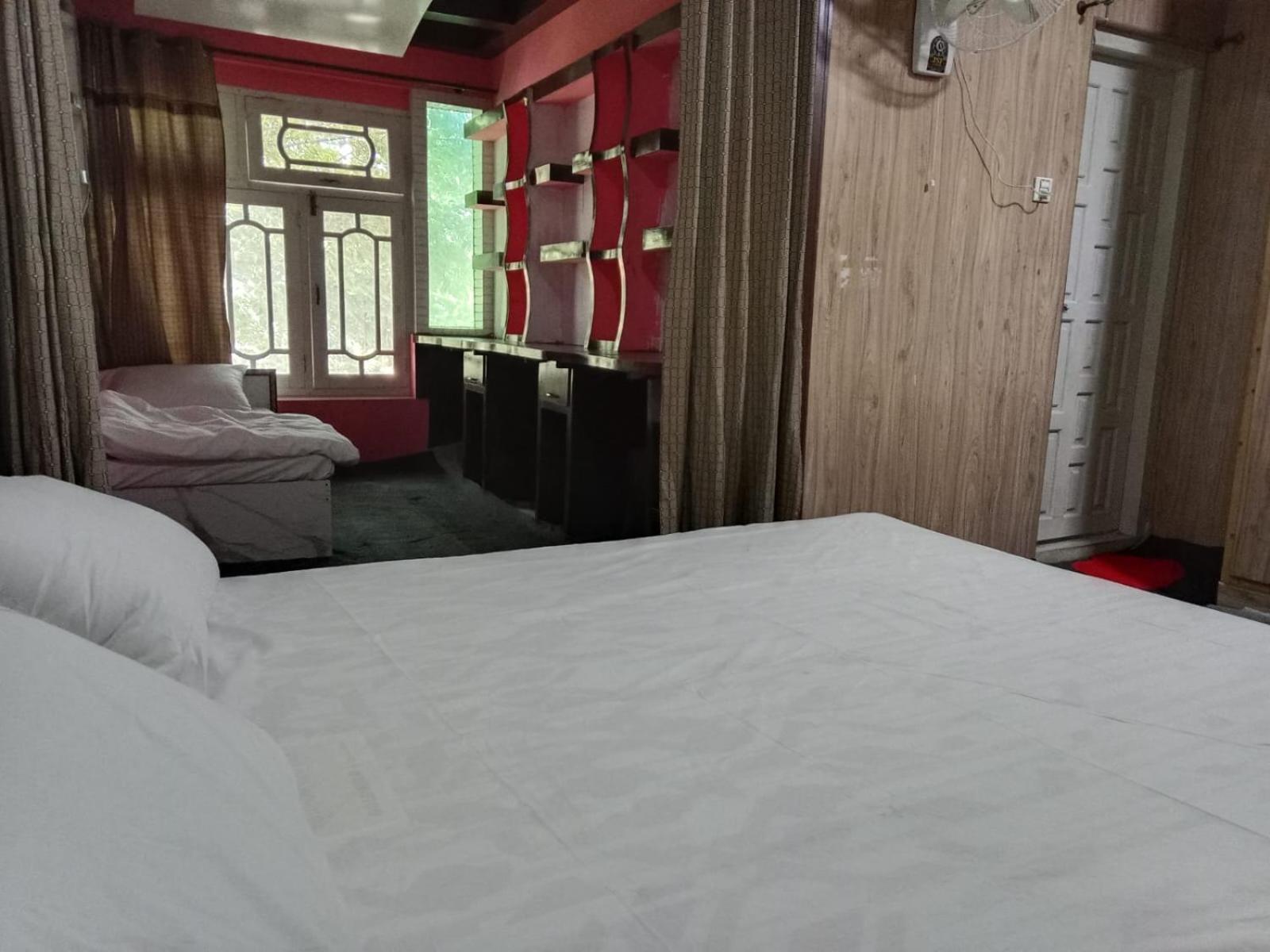 Golden Ibex Resort Скарду Екстериор снимка