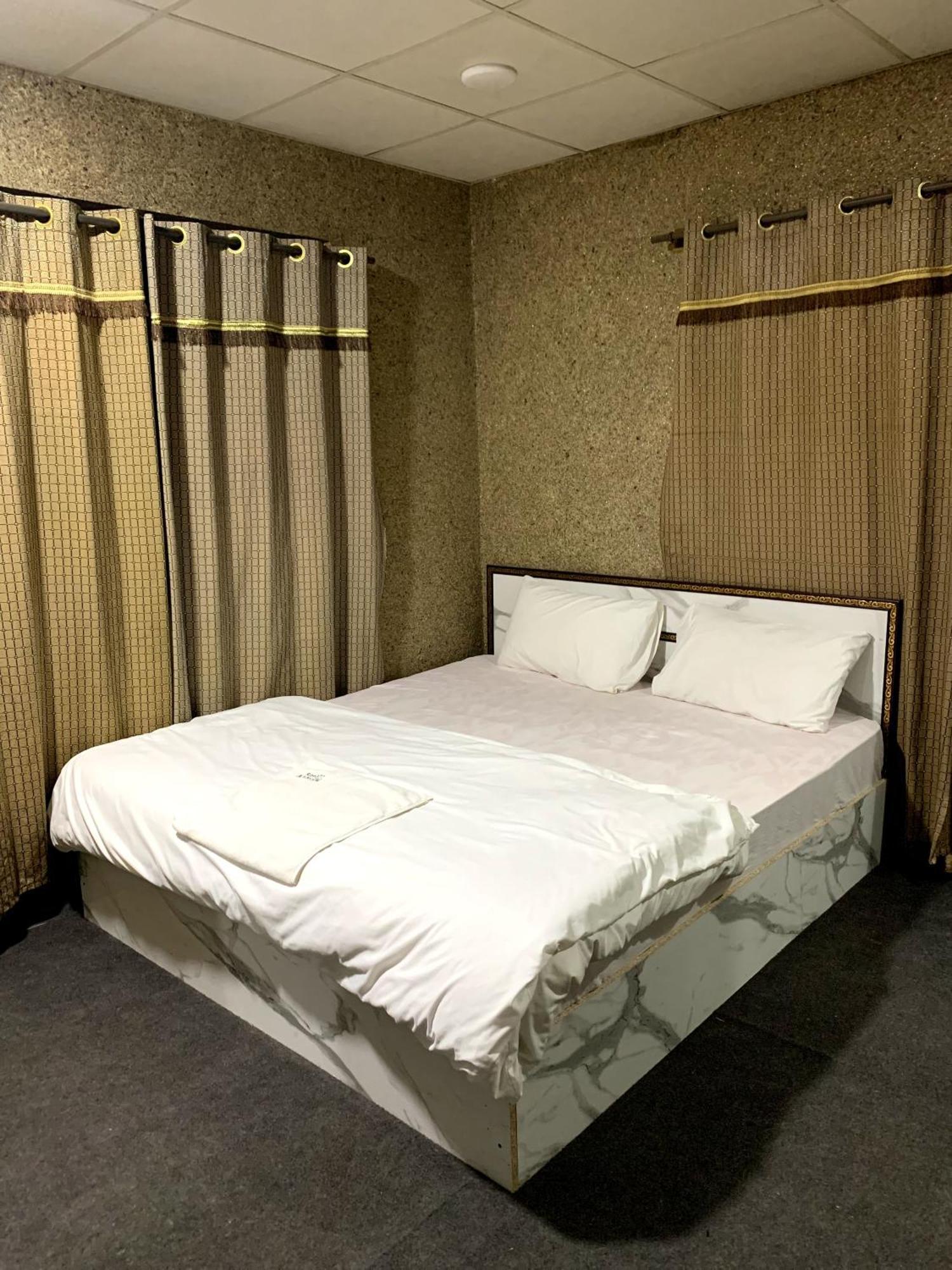 Golden Ibex Resort Скарду Екстериор снимка