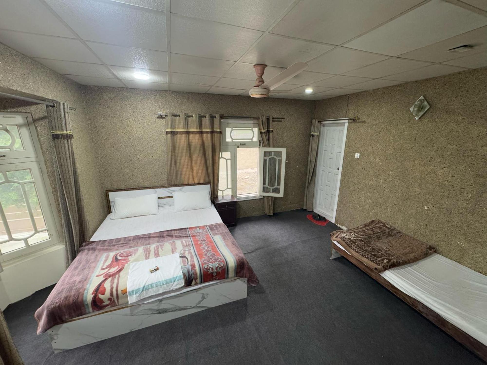 Golden Ibex Resort Скарду Екстериор снимка