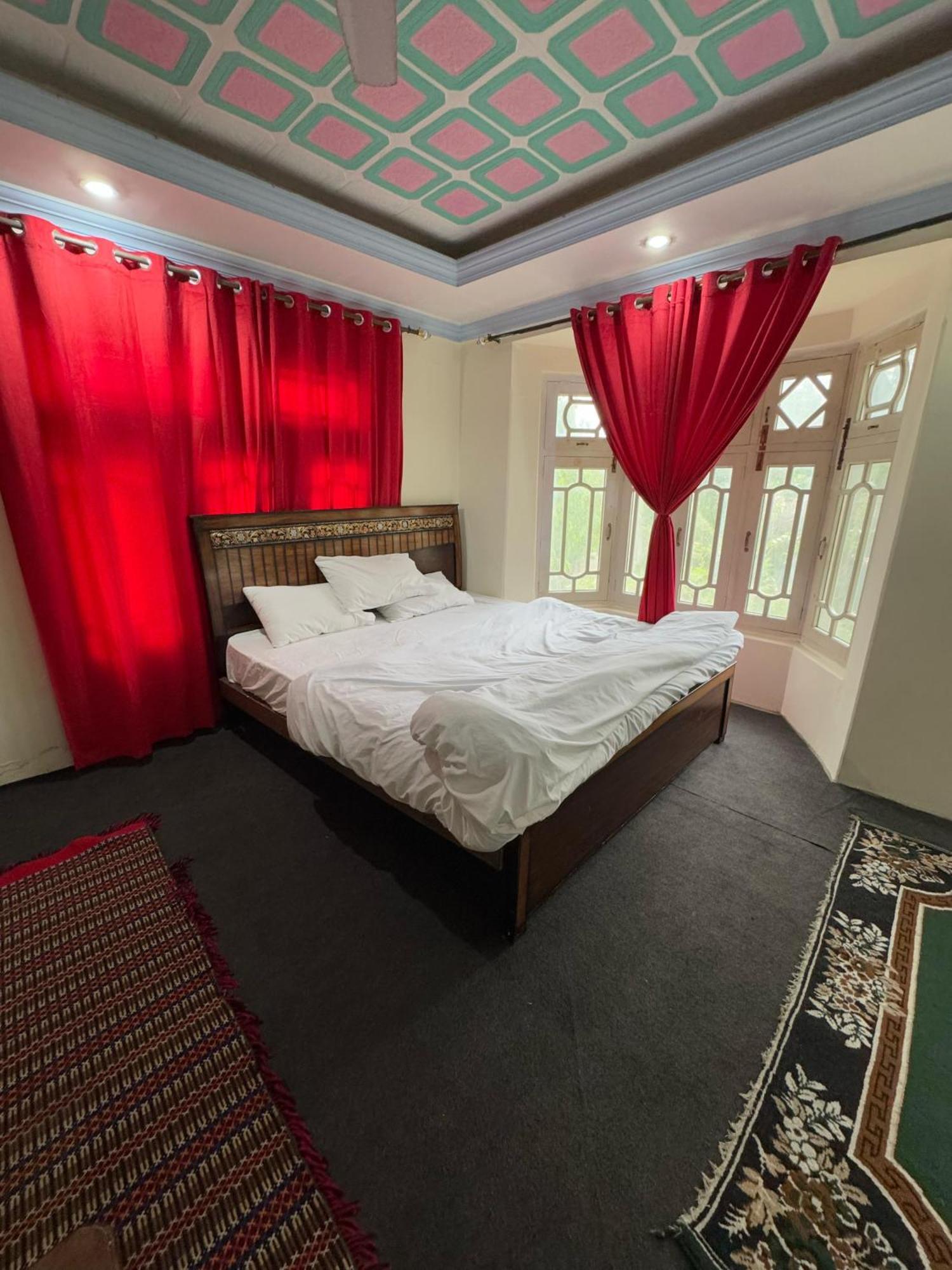 Golden Ibex Resort Скарду Екстериор снимка